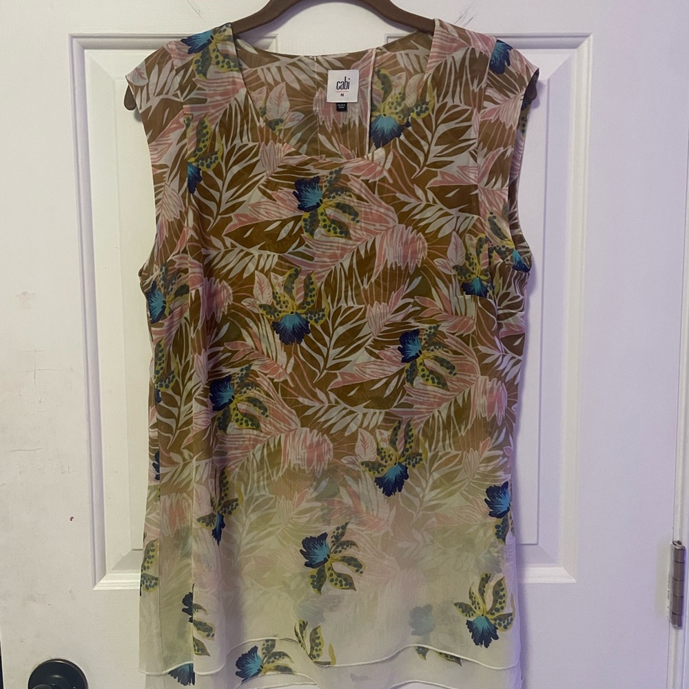 CAbi Women's Leaf Print Sleeveless Blouse Size Medium M